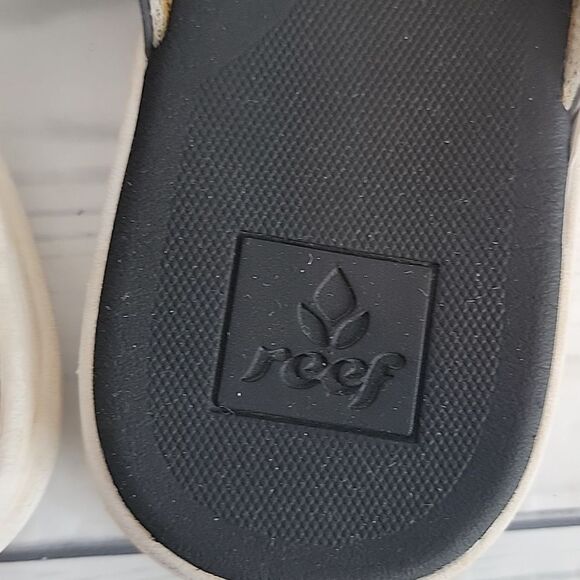 Reef Women's Black Flip Flops Size S - Picture 6 of 9